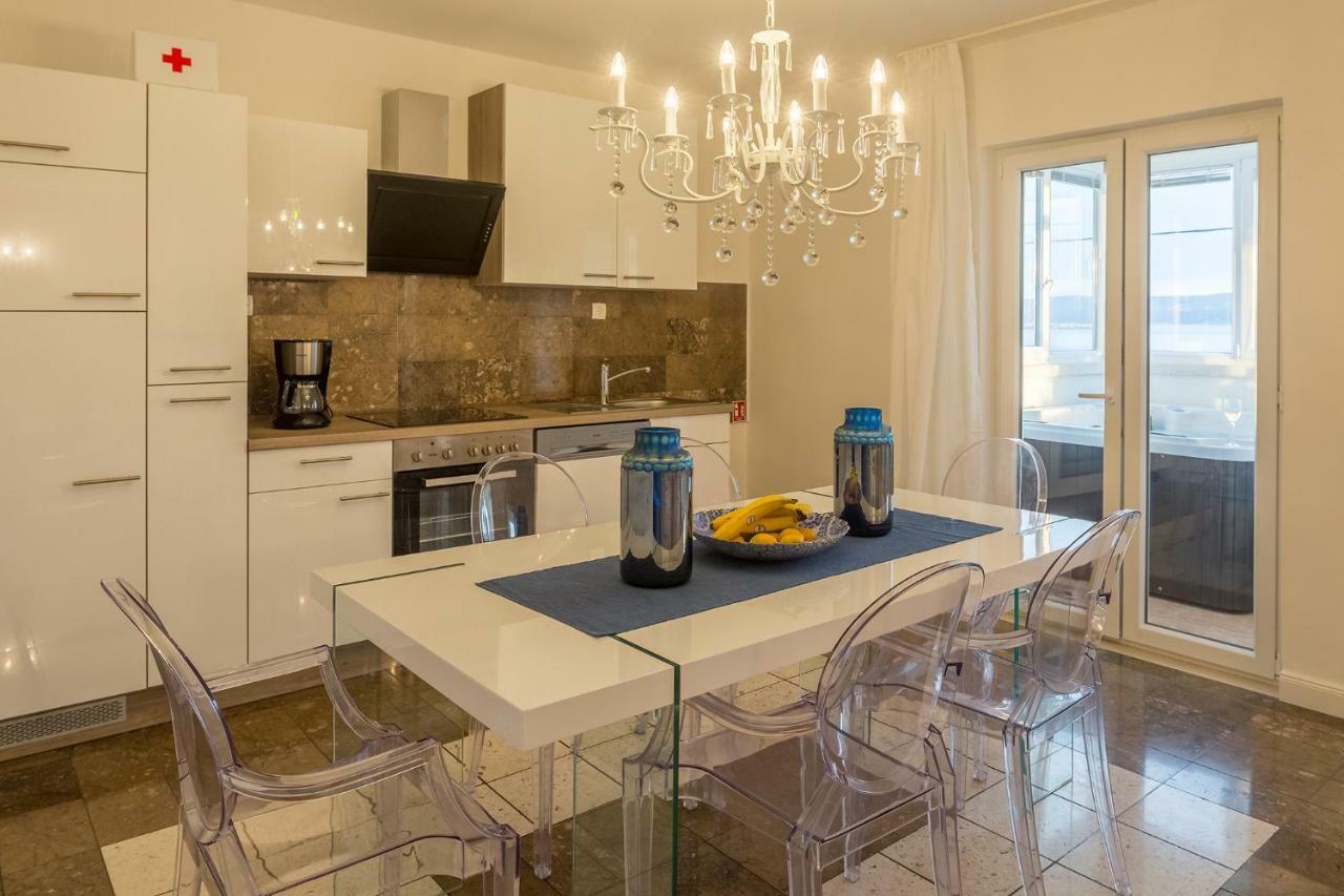Apartments Villa Lux Dugi Rat Ngoại thất bức ảnh
