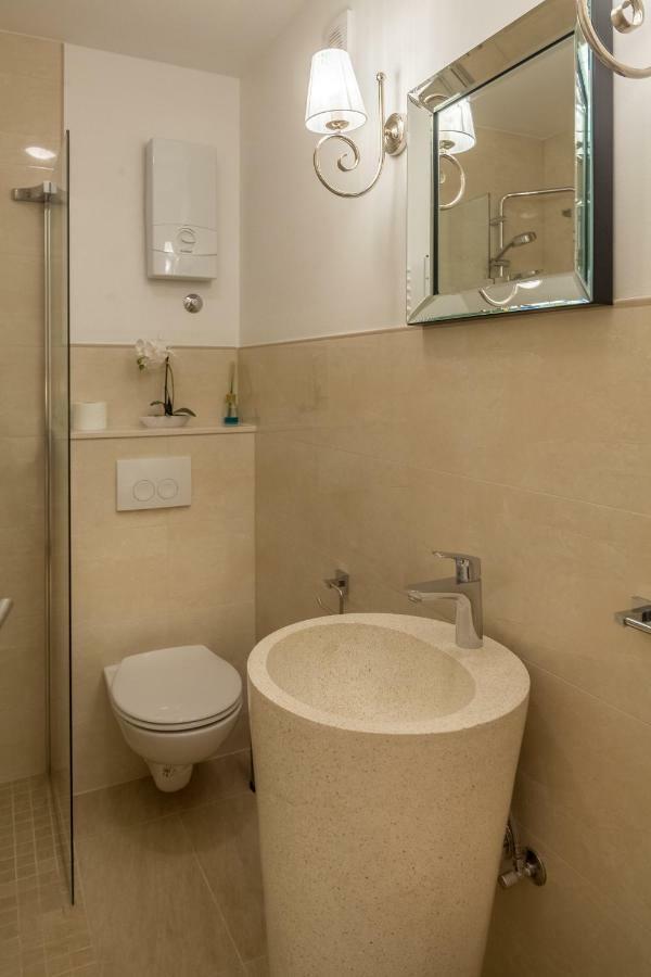 Apartments Villa Lux Dugi Rat Ngoại thất bức ảnh